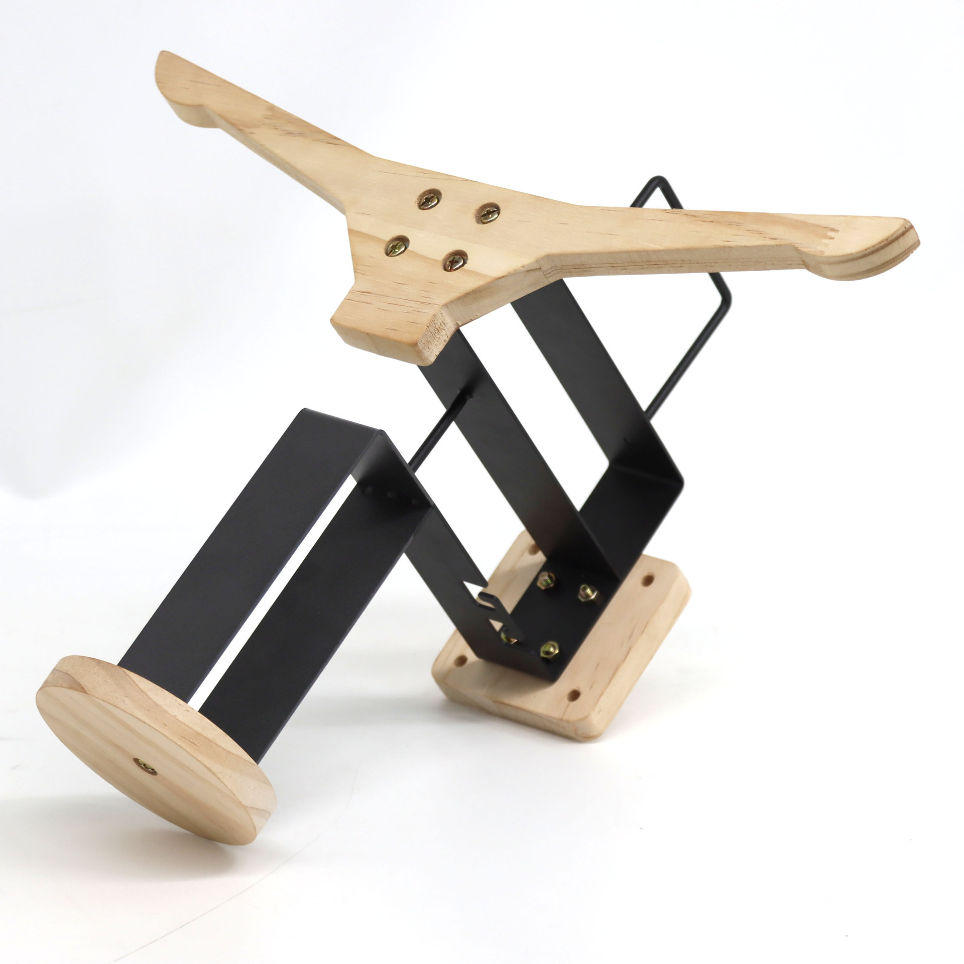 Drewniany wieszak na kask moto – Motorcycle Gear Hanger recenzja i cena